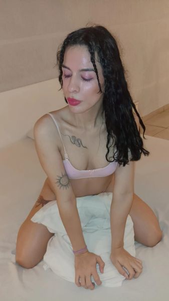 Hola amor te ofrezco mi servicio de activa o pasiva para que pases un momento único conmigo.
Soy experta en principiantes. Veni a experimentar amor . No te vas arrepentir.
ESTOY DETRAS DEL CLUB FERNANDO
BAJEANDO 1 CUADRA DE  LA FARMACIA SCAVONE
