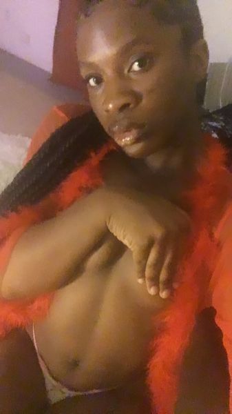 I’m a chocolate t girl with a big long fat pussy stick😘 and a creamy hole 💦 I’m 100% real
