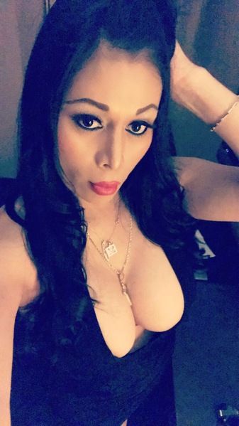 bonjour les gars mon nom est karolina j'ai 28 ans une fille douce passionnée je suis opérée j'ai des jouets que nous pourrions jouer ensemble n'hésitez pas à me contacter pour passer un moment agréable 514 613 4093