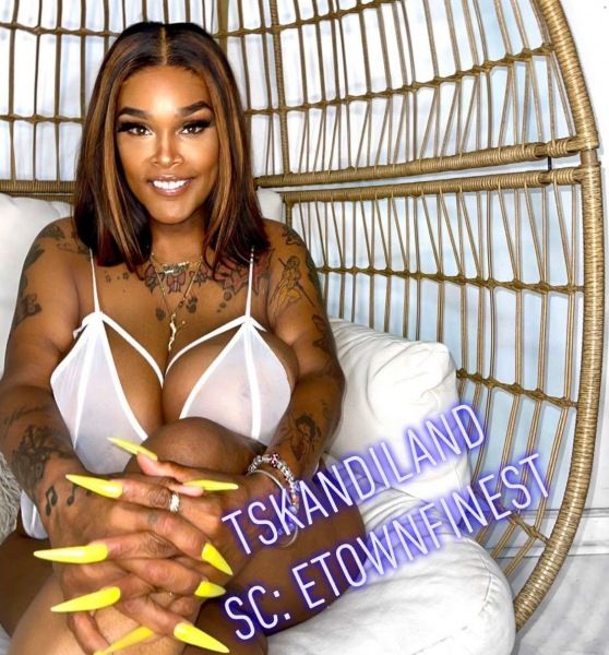 HUNG ,PARTY FRIENDLY , 
VERY DISCREET, MILD TO WILD, WHATEVER YOU DESIRE IM YOUR GIRL! FACETIME VERIFICATION AVAIL! 
I LIKE WELL DISTINGUISHED DISCREET GENTLEMEN THAT
 KNOWS WHAT HE WANTS!
AM A GREAT SUGAR BABY 🍭👶🏽💰
I LOVE COUPLES THAT LIKE TO KEEP THE PARTY GOING 🎉
N.D.A. ARE OK 
VISITING LI