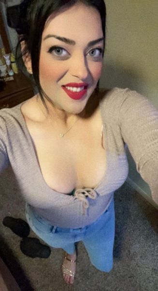 There are two girls here. One cross dresser and drag queen. One trans woman. You don't have to meet us together.

don't miss me out Gentleman .
Screening process is required when you contact me tell me your (Ethnicity,age,occupation). Open to all races. 


Your privacy and discretion are my priority...