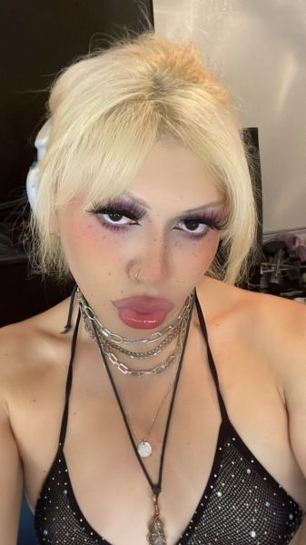 Hi there, just look for a good time! hang out and vibe:)