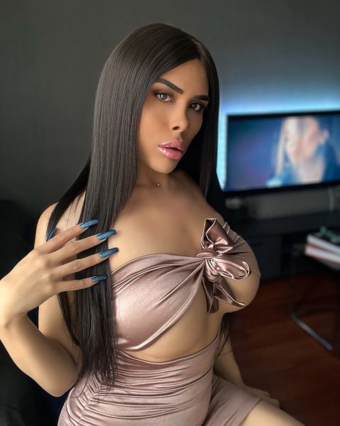 hello i’m SUDE i’m 23 years old, i’m Shemale xl, i live in a beautiful and beautiful place in Istanbul, i am a versatile person, only in and out of 5 star hotels. I am sweet mistress I have big breast and big butt