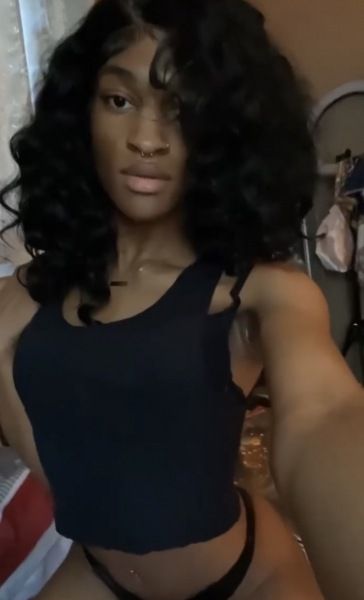 Slim, 5’11, pretty&petite