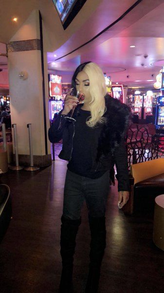 Cool down to earth girl looking to have a fun time with a submissive man.