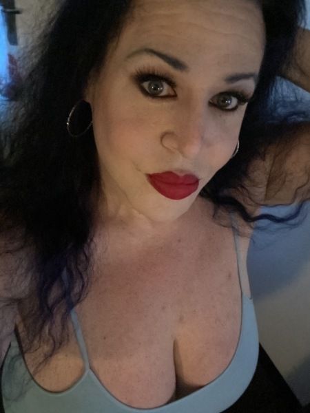 Don’t miss this chance with me…..your wettest milf fantasy cum to life, visiting for a few days