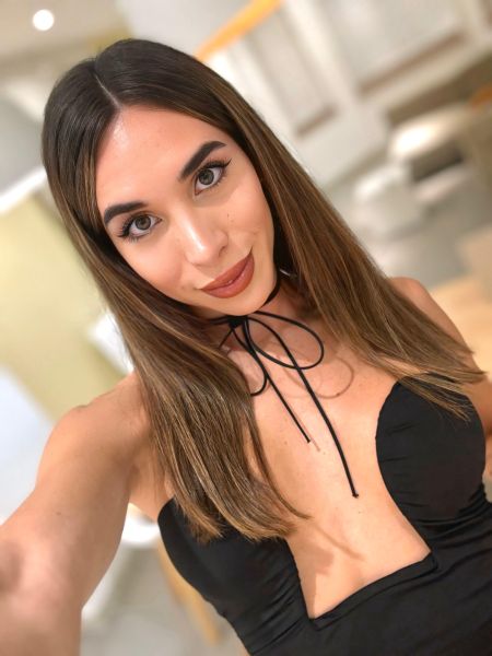 Soy Agos, tal cual me ves en las fotos, sin filtros ni ediciones.

Realizo videollamadas, venta de contenido (fotos y videos), sexting y encuentros.

Si buscas una experiencia diferente, personalizada y 100% de calidad no dudes en contactarme, estaré encantada de conocerte. 