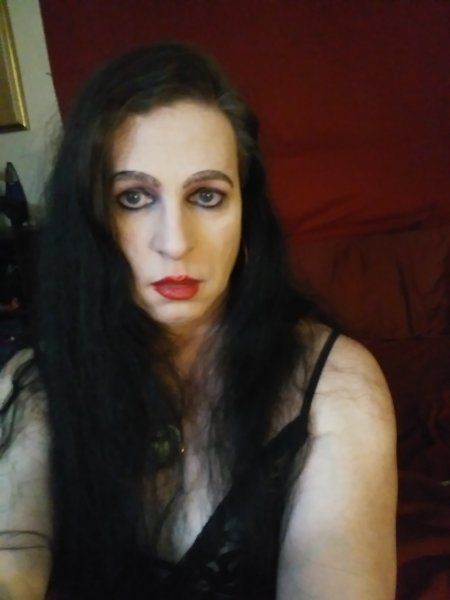 i ma  an attractive 40 year old trans girl i speak English and German fairly  well, i lived in the  EU over a decade. I am bubbly , fun.  flirty and witty, but openly a bottom. I am primarily Irish and have kept the looks also, have a great day. I am in Aberdeen, just so you know, not Olympia.
