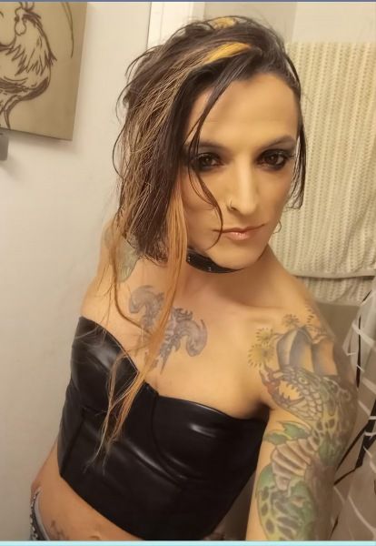 Hi Gentlemen, Ladies, and everyone in between - I'm Dizzy (yes, like when you can't see straight), an American, powder-fine Passable and fully functional gender-fluid Pre-op TS with a petite body and small breasts... and I'm fresh out of training, so I'm trying things on my own!  Meeting you will be
