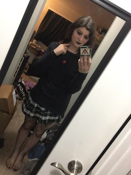 PLEASE READ THROUGH PROFILE
Hi, my name is Viv;  I am a non-binary trans woman from portland. I am bi, and enjoy all types of company. I am really nerdy, I love watching anime, playing video games, reading comics and manga, figuring out rubiks cubes, playing music, and cooking :3. 

I don't do anyth...