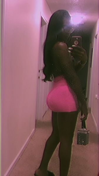 5'3 chocolate ts goddess here. 8 inches of uncut woman hood between my legs. Ass fat and very real so hmu if interested... 8505918230
