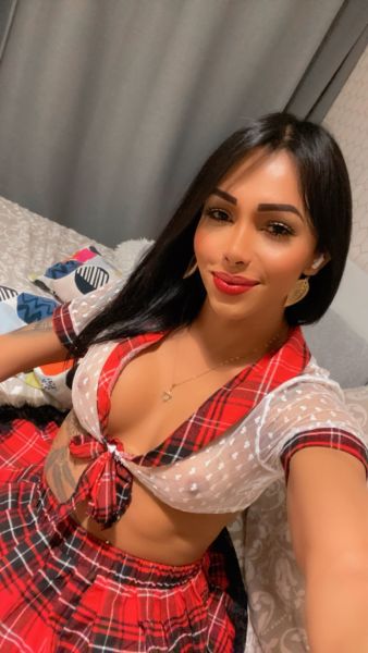 Hello, my name is Emanuelle, I am a Brazilian trans girl, I serve men, women and couples, I am active and passive, I have no restrictions and I guarantee an incredible meeting.  Come enjoy with me!  my photos are 100% real