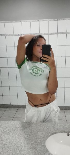 Solo atiendo por whats app.
Higiene ante todo.
Lugar propio y discreto
Me encanta el oral tanto hacer como recibirlo
Soy versátil y tengo 24 años
Soy amable, educada y profesional.
NO SOY RELOJERA, PASEMOS UN BUEN RATO. 